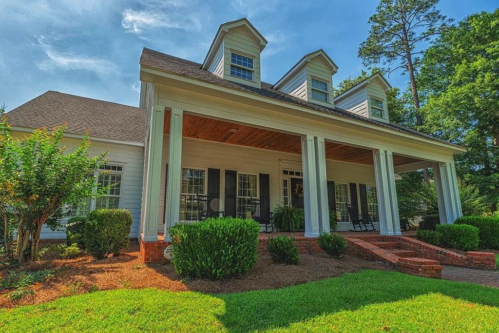 Custom-Built Home On Overlook Drive – Designed For Living, Built For Entertaining