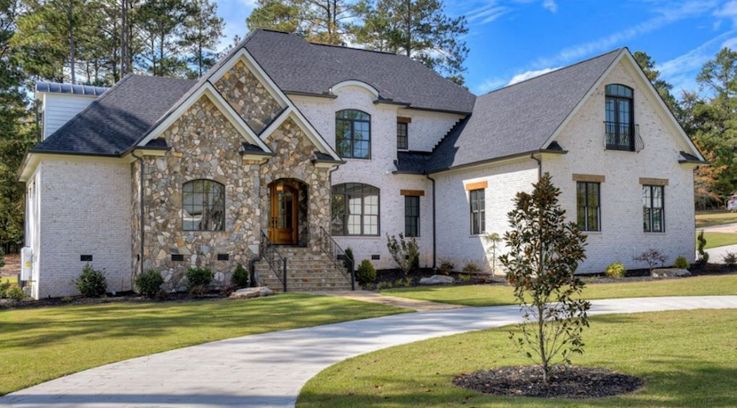 Luxury Lake & Golf Living