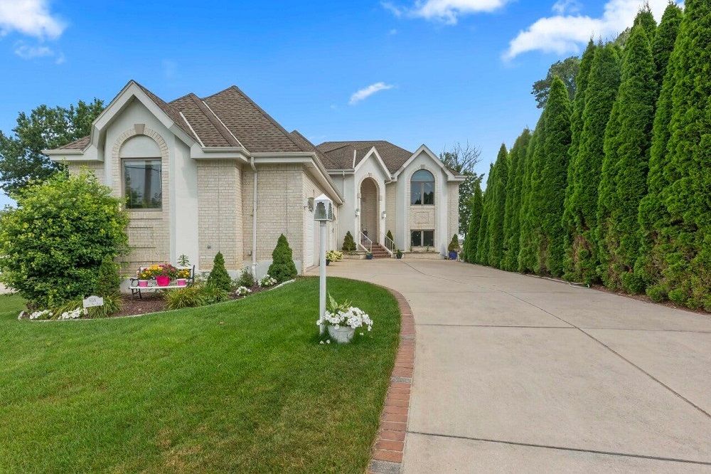 Stunning Lakefront Home