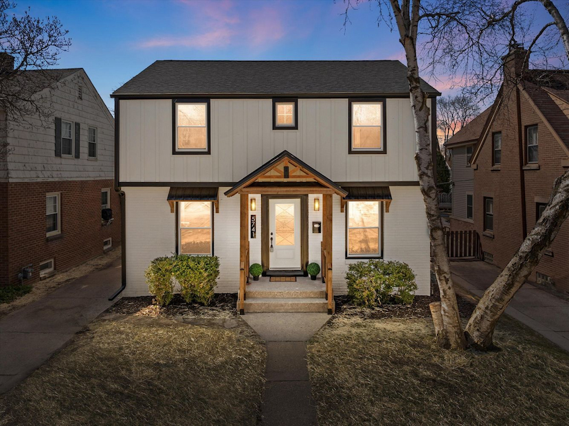 Beautiful Home In Whitefish Bay
