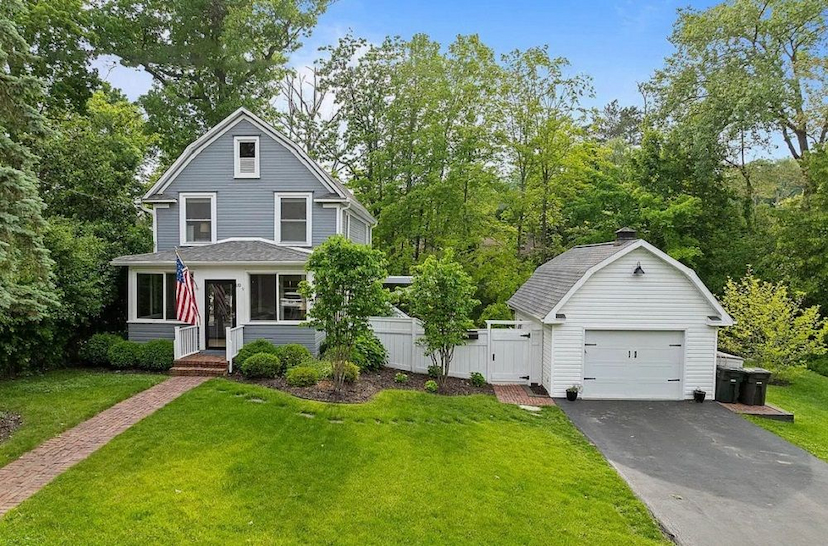 Discover A Charming Lakeside Retreat In The Heart Of Fontana
