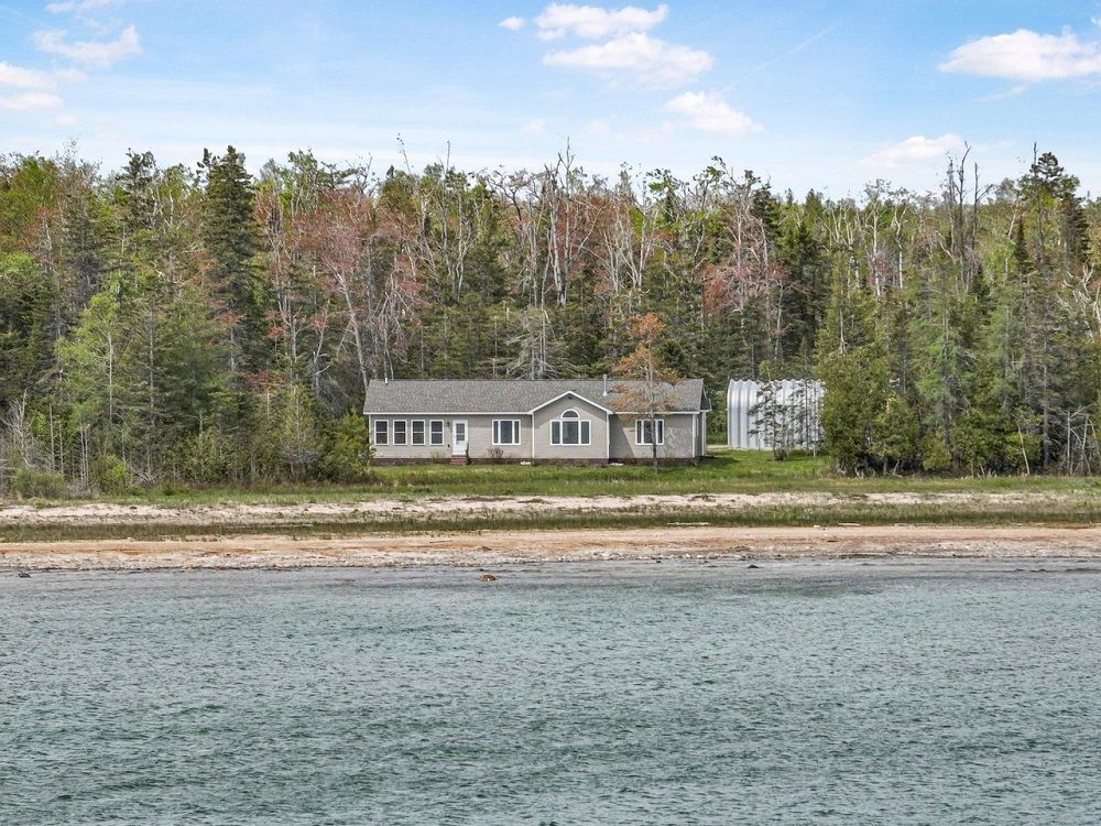 Retreat To Your Private Lakefront Oasis