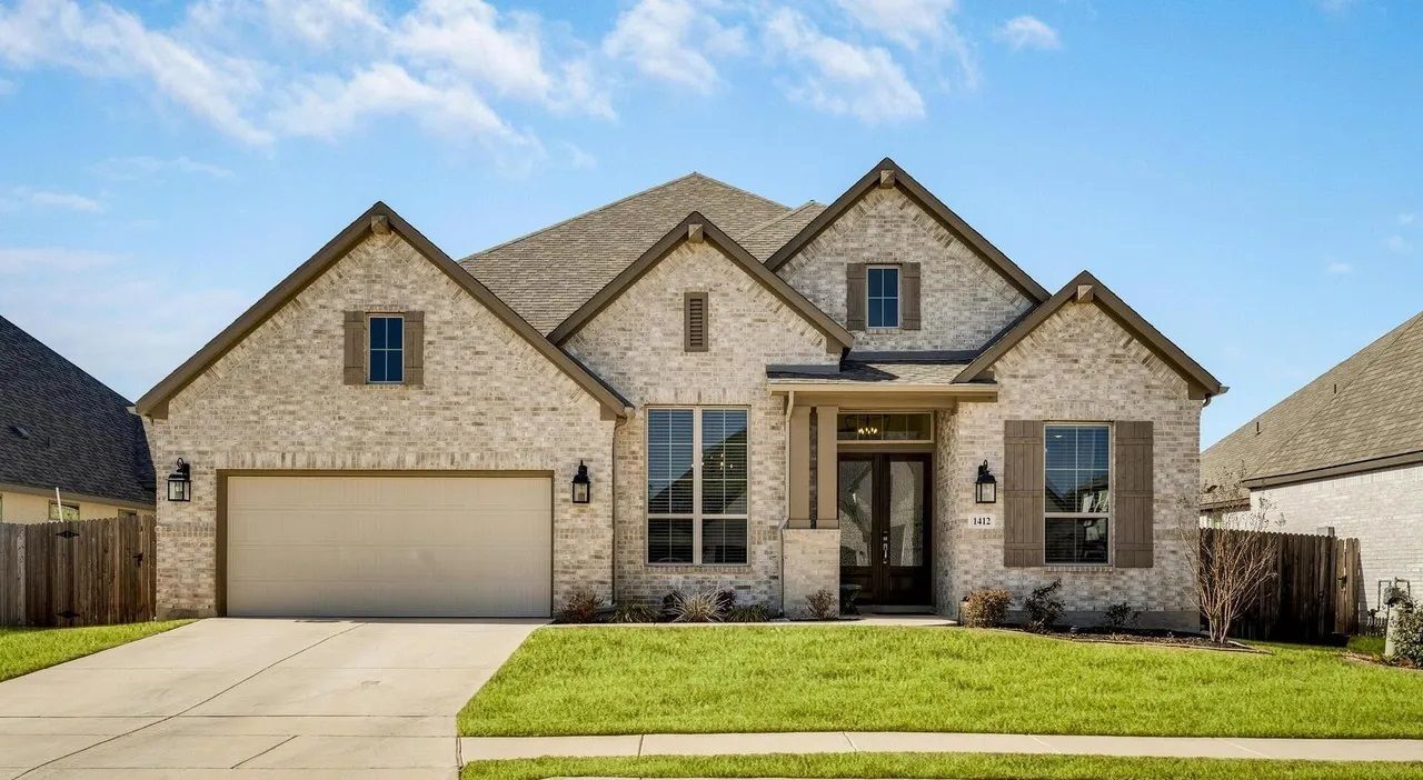 Immaculate 2 Year Old Home