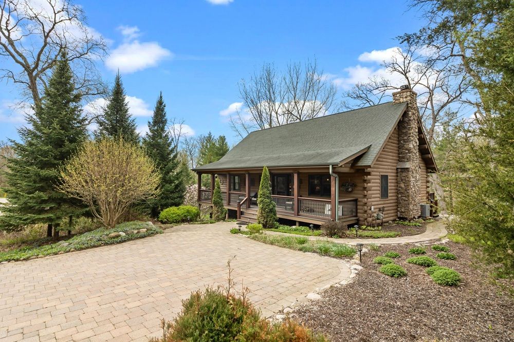 Charming Cedar Log Home