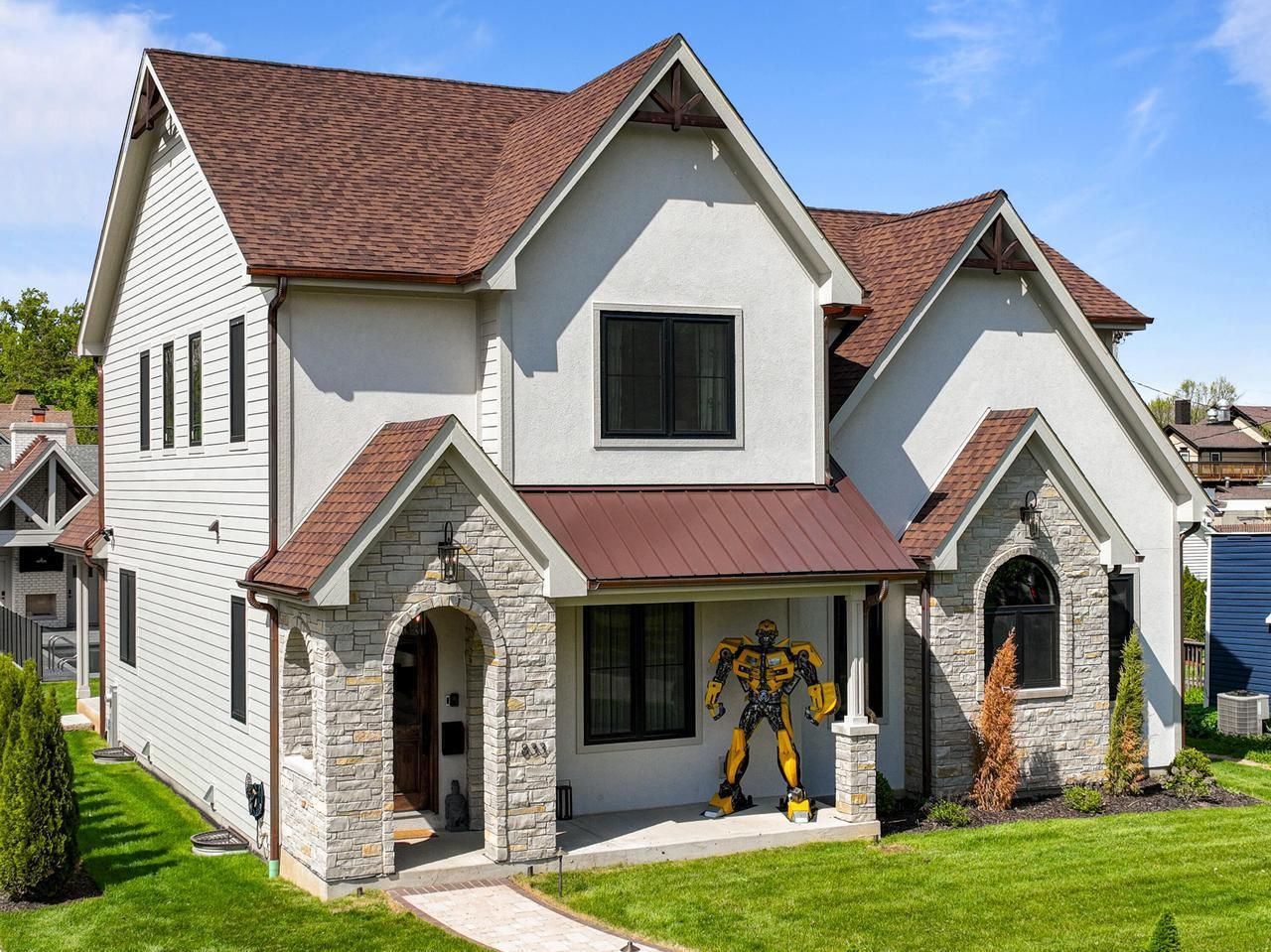 Luxury Lake Living