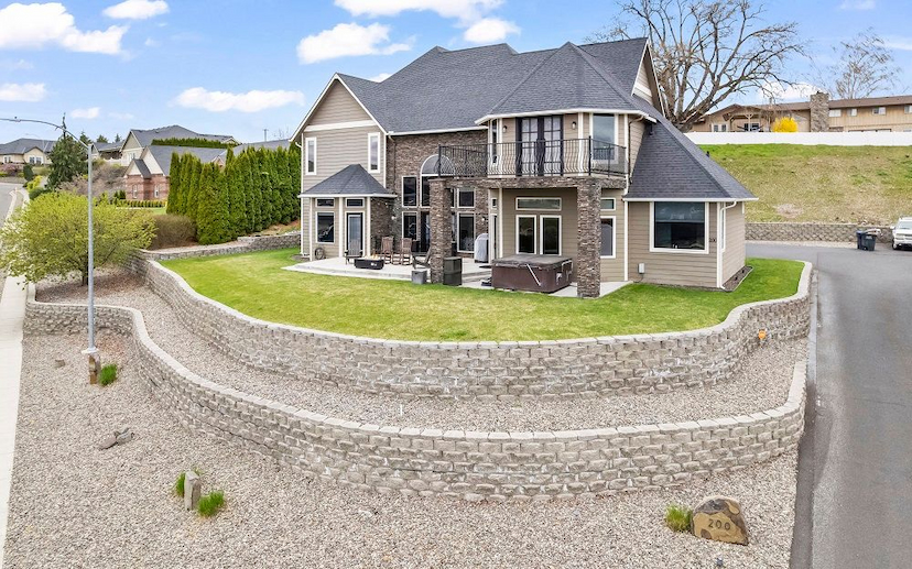 Custom with Commanding Selah Views Converge