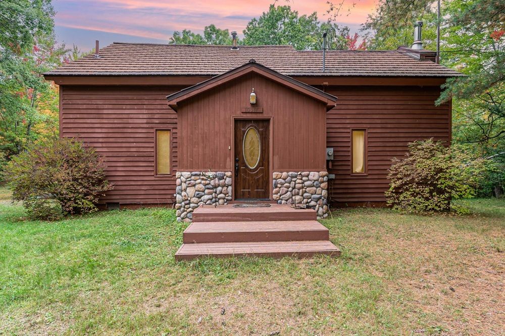 Riverside Retreat On 4.3 Acres