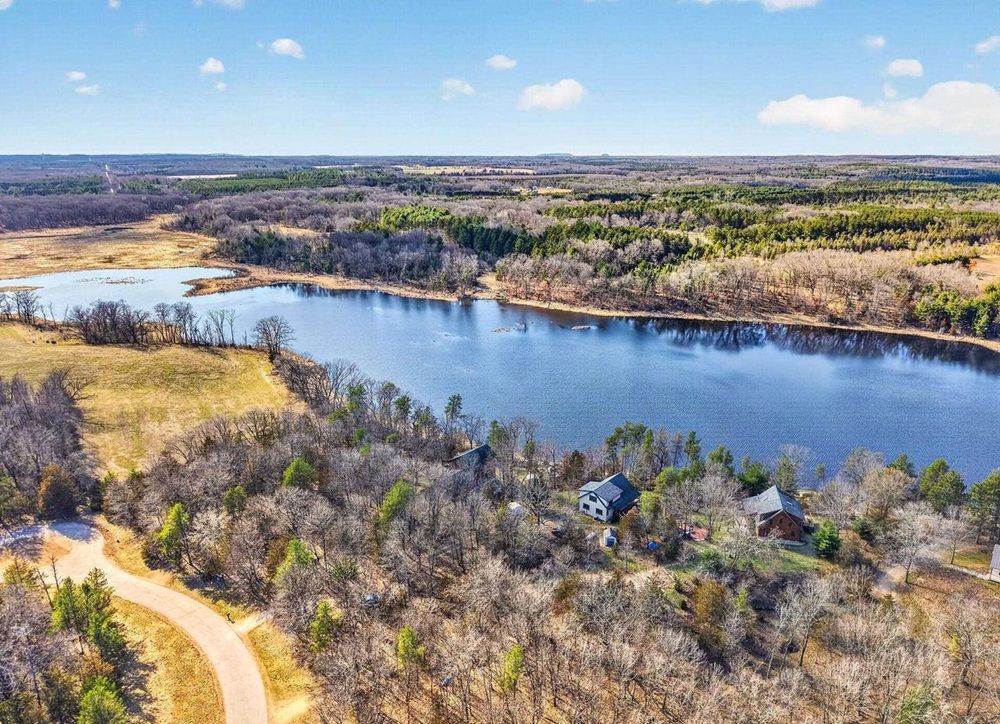 W8510 Lake Point Ct