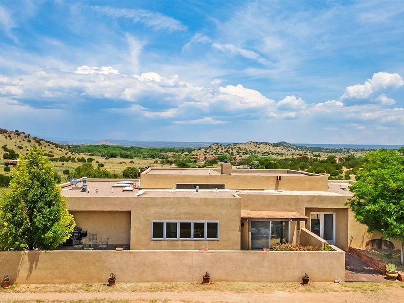 Contemporary Retreat By Ej Jennings In Historic