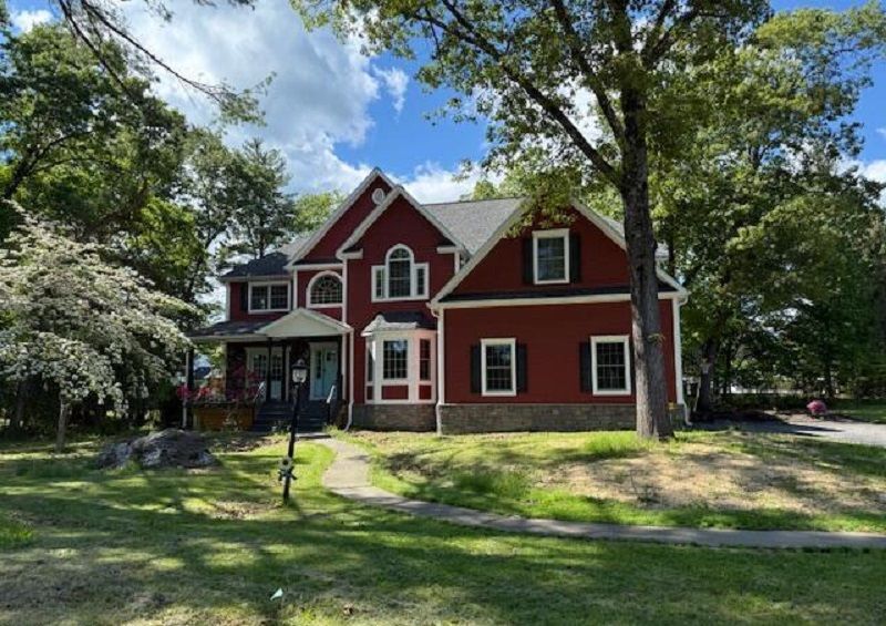 Custom Built Home With High End Finishes And Quality Construction