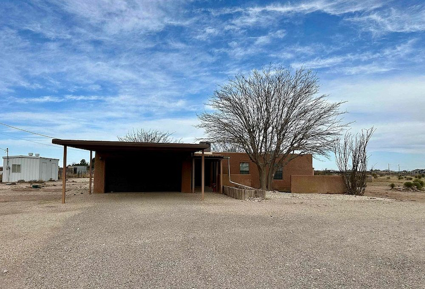Santa Fe-Style Home On 4.55 Acres