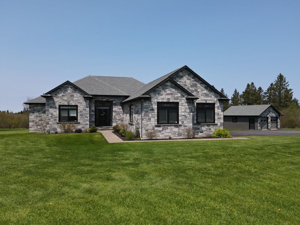 Chef’s Kitchen & Walkout Entertainer’s Dream!