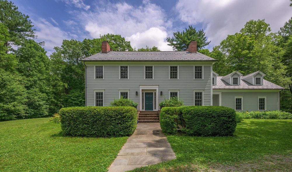 Peaceful Colonial Estate In Coveted Austerlitz Location
