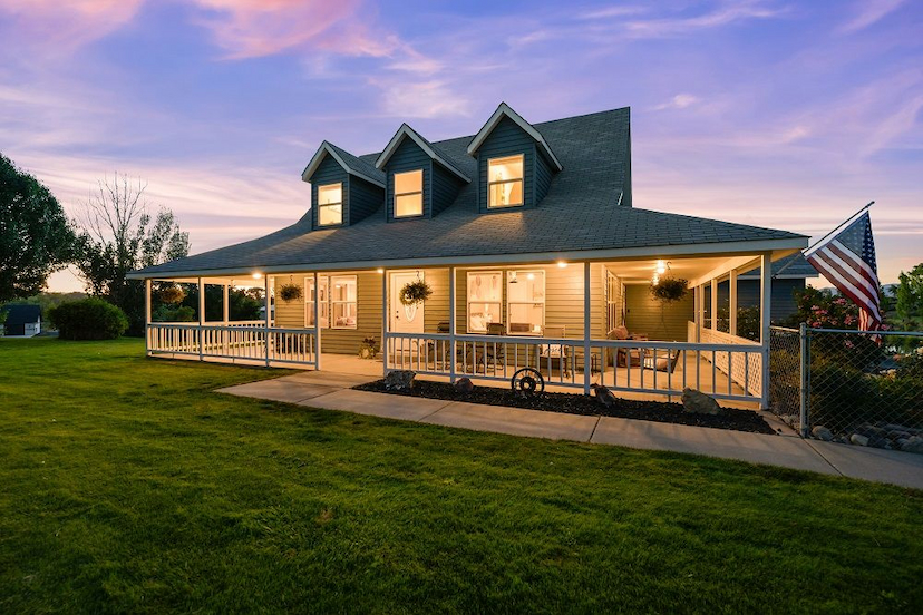 Expansive Retreat - (935 24 Rd)