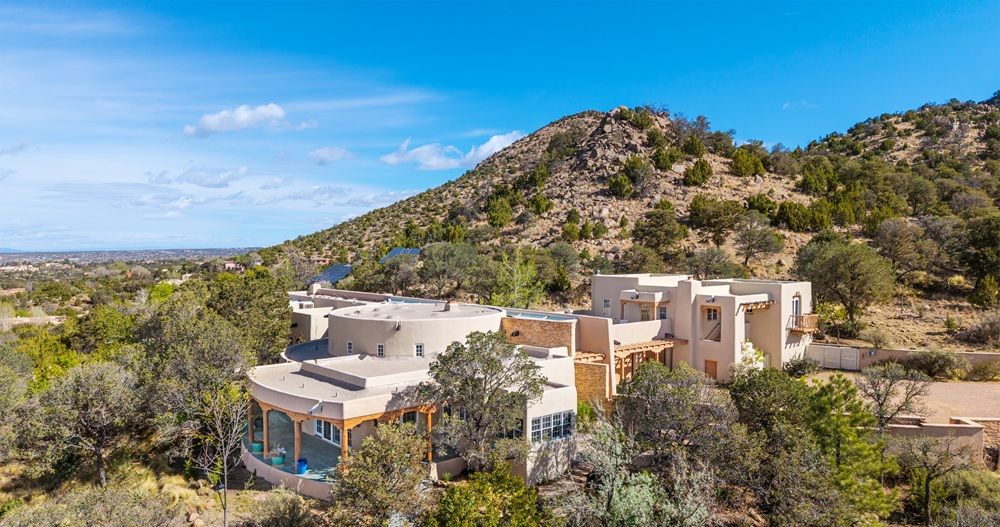 East Mountain Estate: Stone, Water, Light. Expansive City Views I Serene Garden Terrace