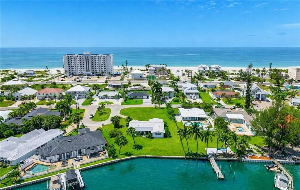Unique Lagoon Retreat Near Beach