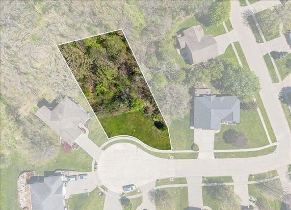 Cul-De-Sac Lot In Coralville Location