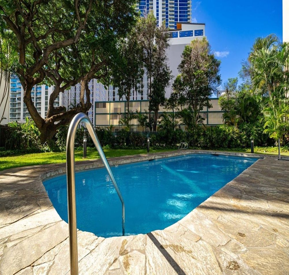Sweeping Views & Luxury Amenities At Hale Kaheka