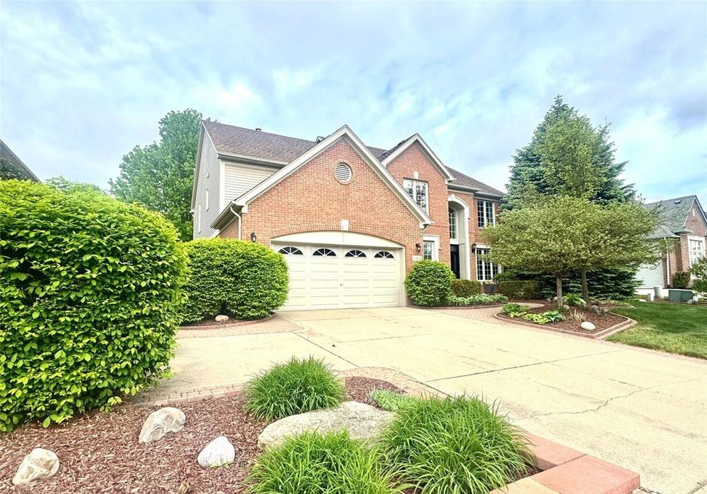 1215 Letica Dr