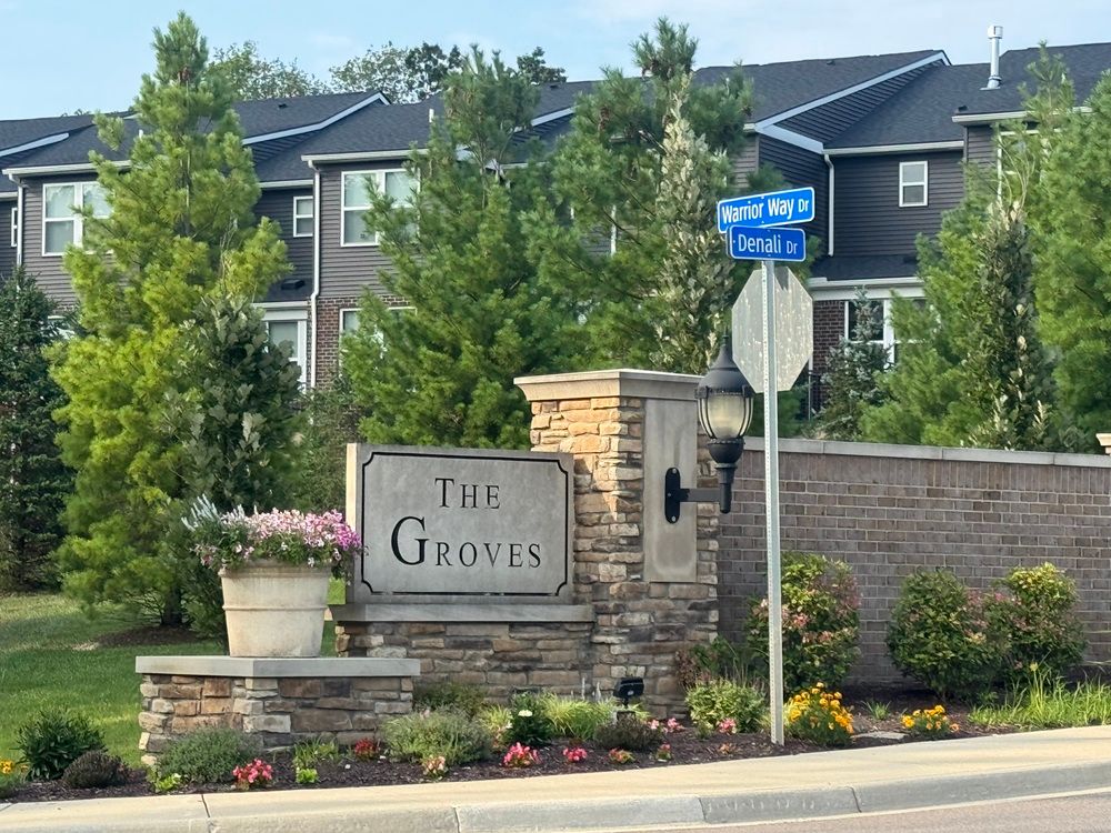 Beautiful Well Maintained With Many Upgrades Great Location In Rochester Hills