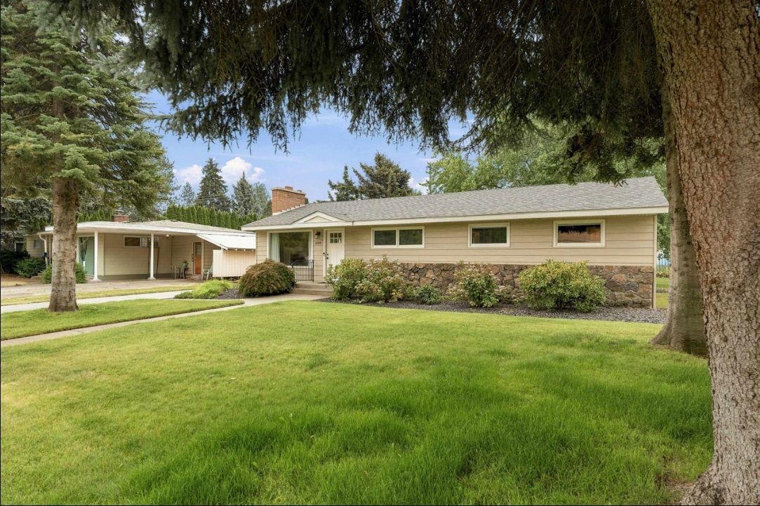 Spacious Rancher Retreat Enjoy Spacious Living, Outdoor Entertaining, And Prime Location Close To Amenities