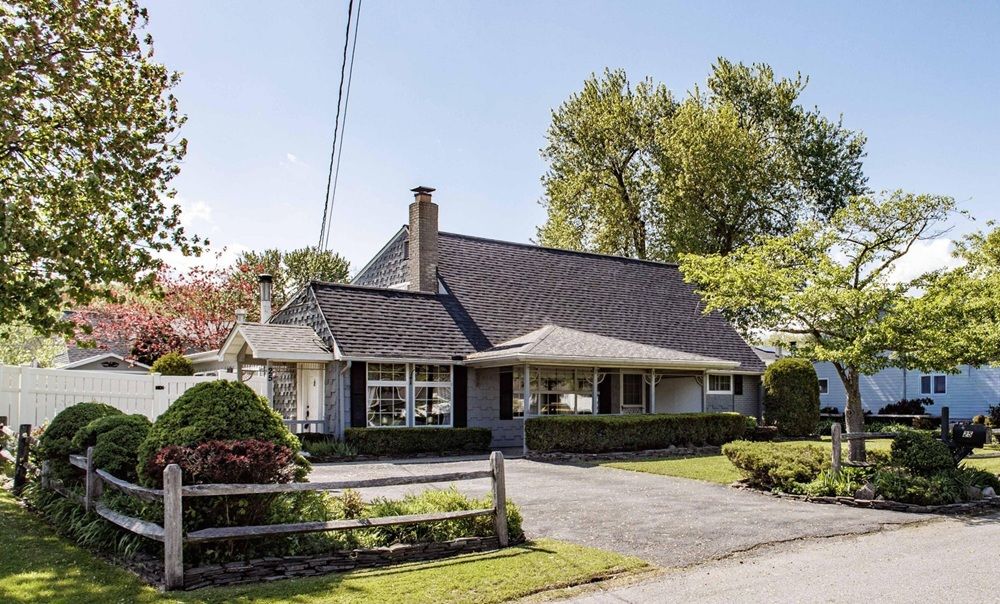 25 Meadowbrook Drive
