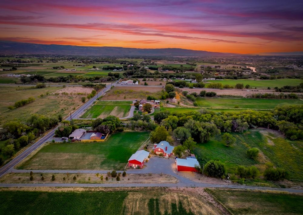 Charming Barn-Style Home In East Orchard Mesa