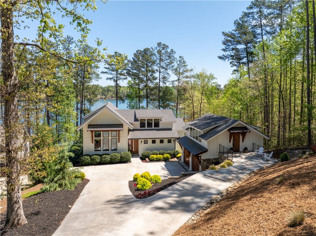 Lake Keowee Living
