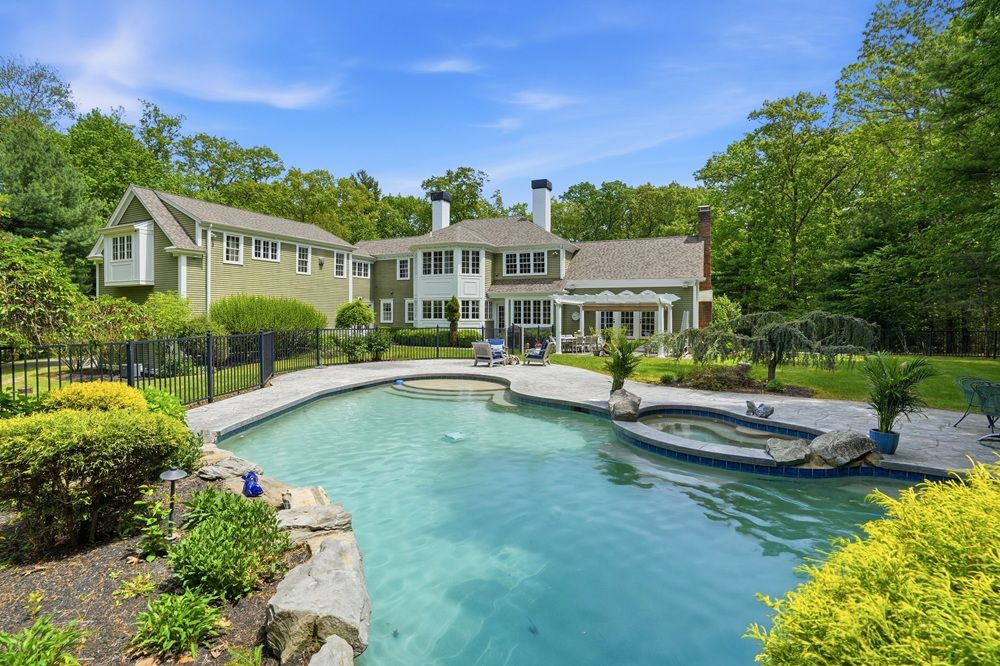 Elegance On 11.75 Private Acres