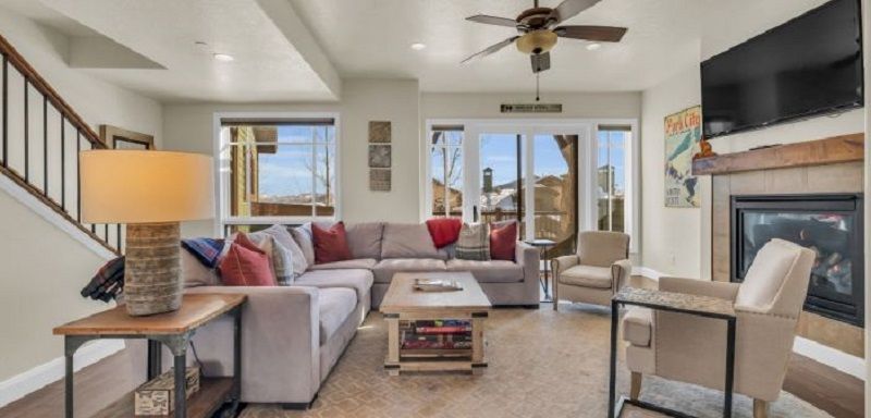Luxury Canyons Village Townhome With Mountain Views