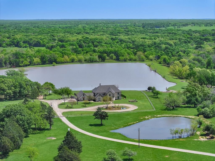 Magnificent 493± Acre East Texas Ranch