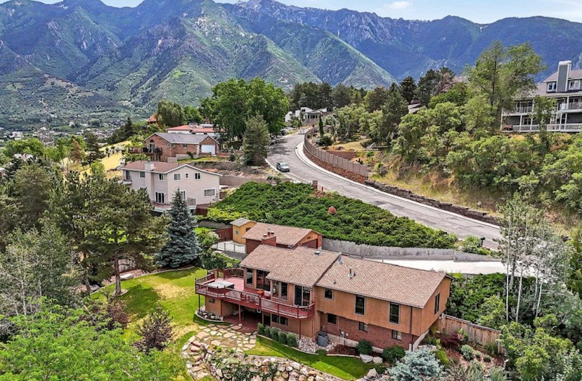 Equestrian Community With Horse Boarding, Riding Arena And Pool