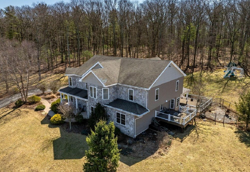 12 E Oakwood Dr