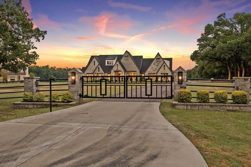 Luxury Estate On 6 Scenic Acres