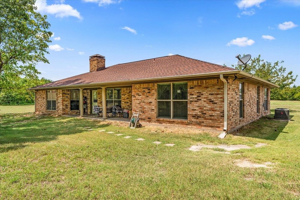 2569 N FM 55