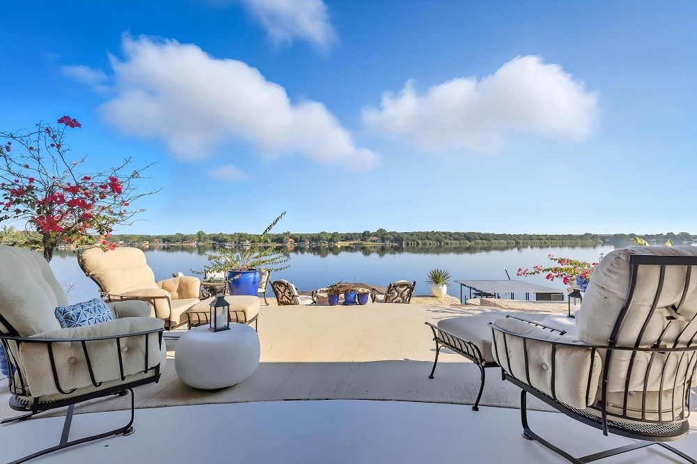 Exquisite Lakefront Luxury Redefined