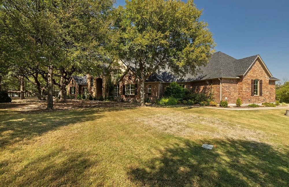 Stunning Residence In Oakcrest Hills Estates
