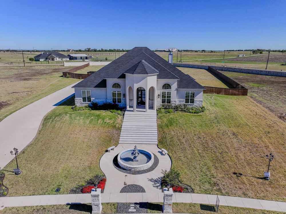 Luxury Elegant Home On 2 Acres