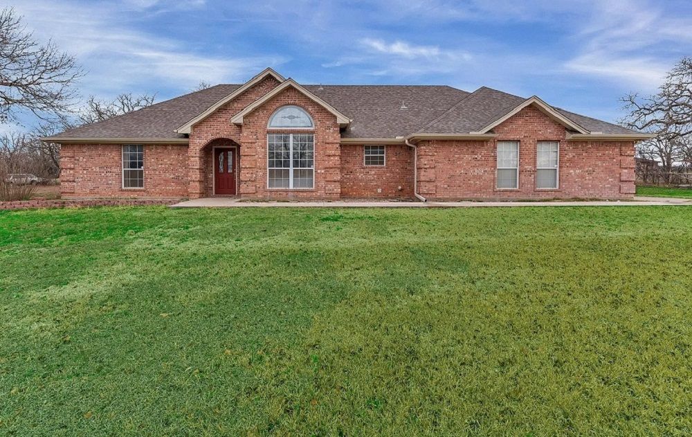 Country Charm With Room To Make It Your Own