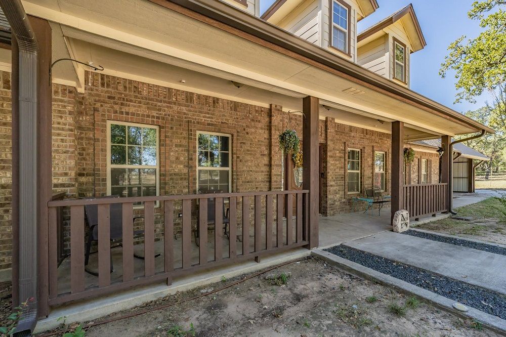 Private 2.29± Acre Estate Gated & Surrounded By Oaks