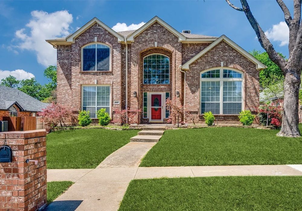 Expansive Family Living Oasis