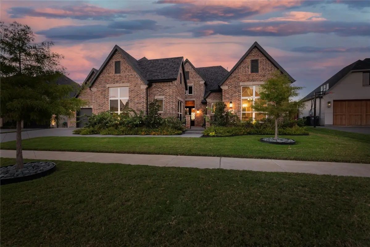 Exclusive Peninsula Location Where Elegance Meets Nature.