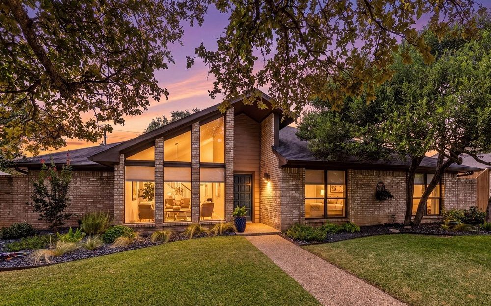 6803 Fernshaw Drive