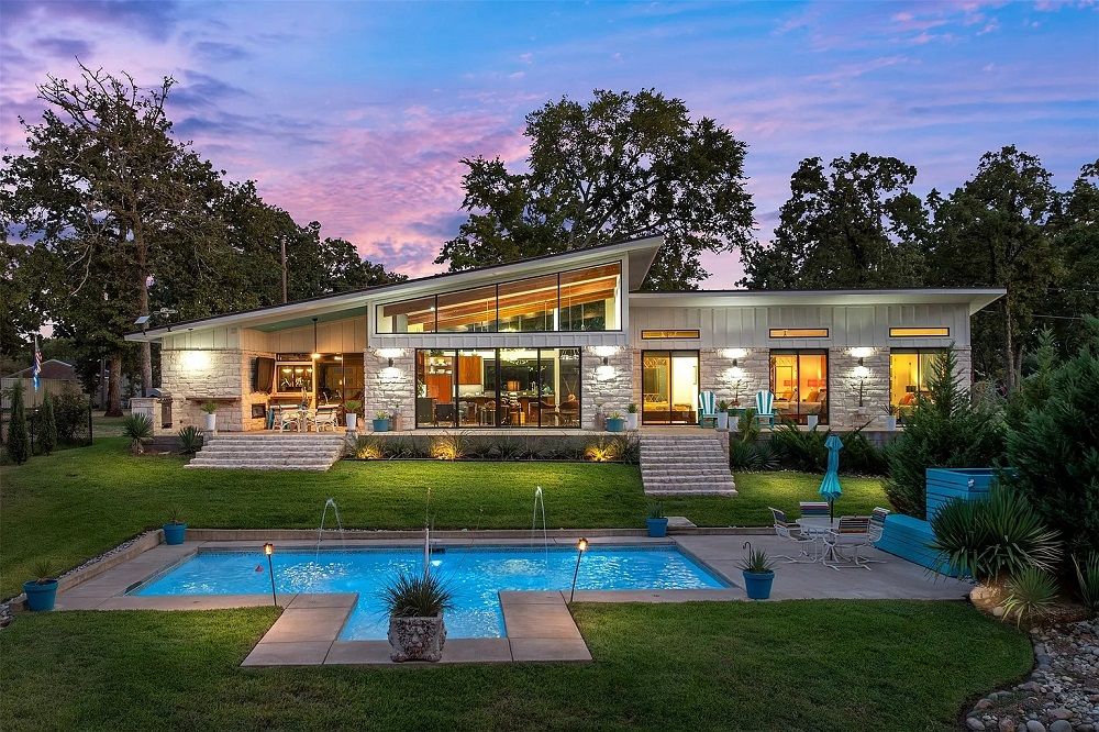 Lakefront Living Timelessly Yours-And Occasionally Theirs