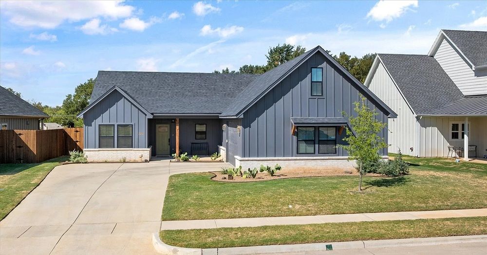 2040 Salina Circle