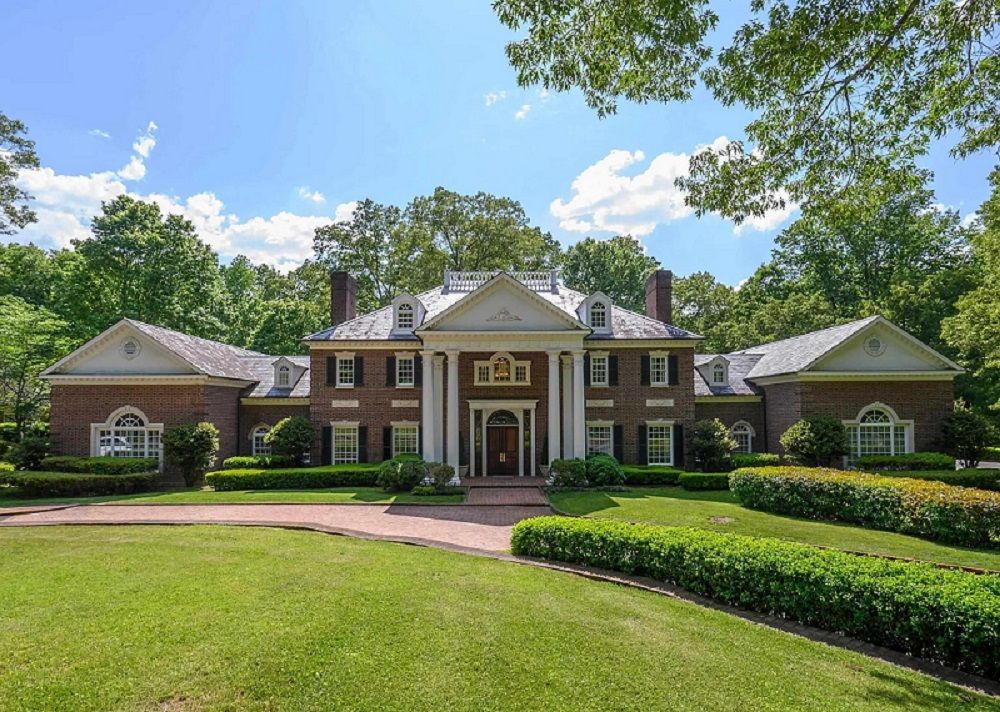 Refined Living On 8.5 Acres