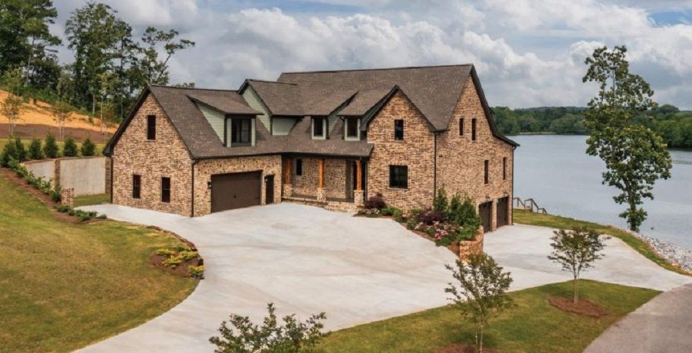 305 Lake Pointe Dr
