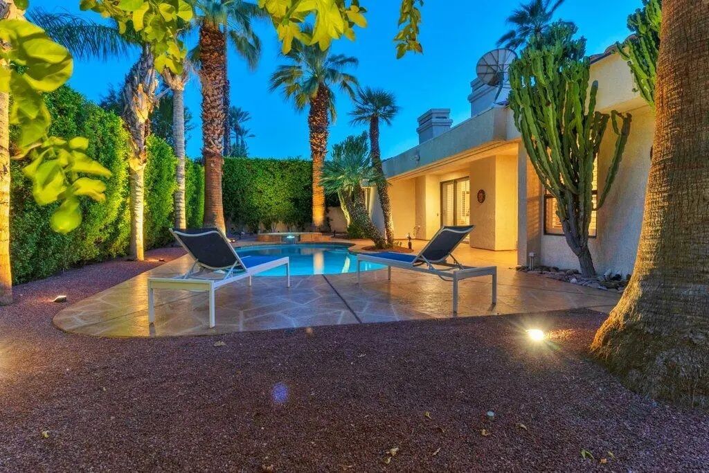 47 Mission Palms E