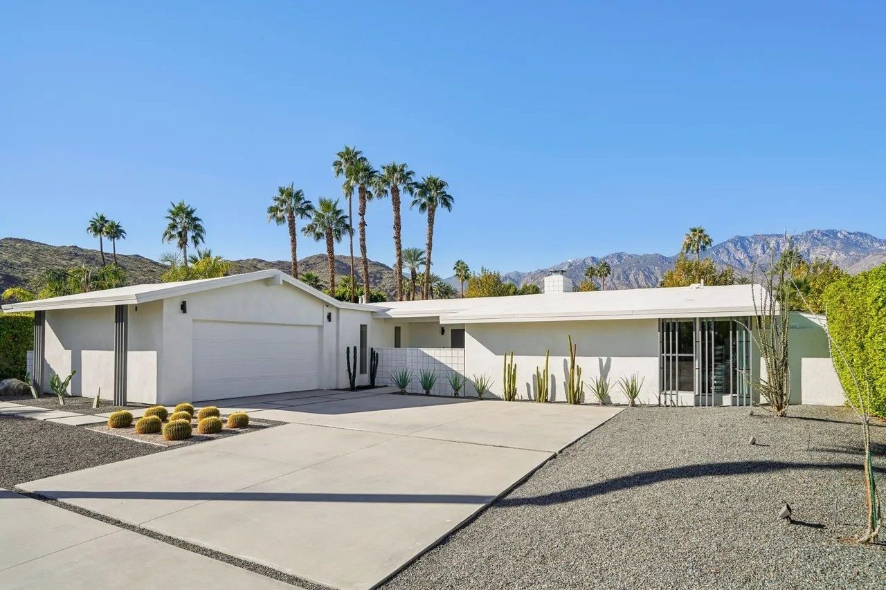 Stylish South End Midcentury Retreat