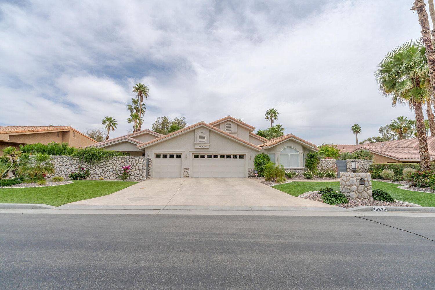 Looking For The Perfect Desert Home – You Just Found It